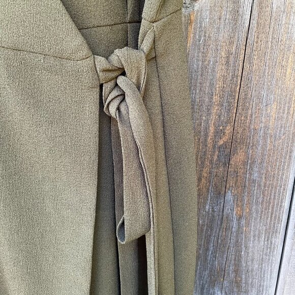 Bobeau Midi Wrap Dress Olive Green Crepe M Classiccore Short Sleeve Preppy VNeck - Picture 7 of 12